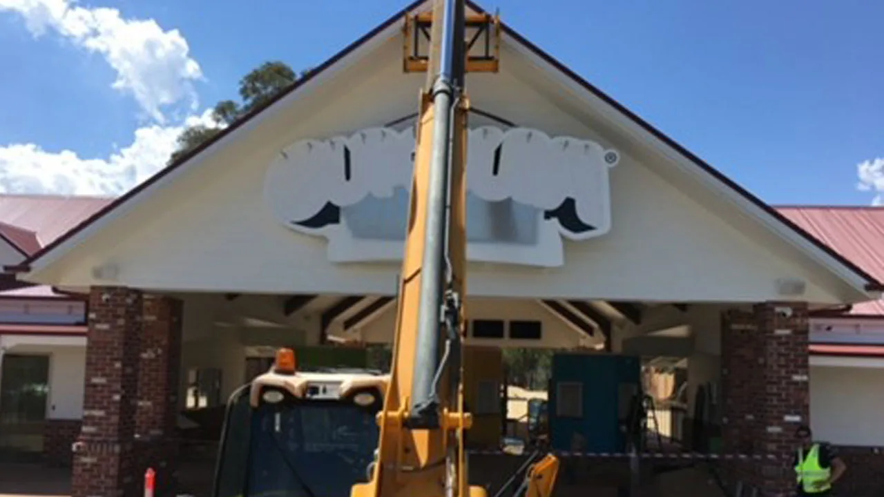 benher-signs-gumbuya-world-entrance-installation-fabrication-crane-5 Gumbuya World Signs Project by BENHER - BENHER