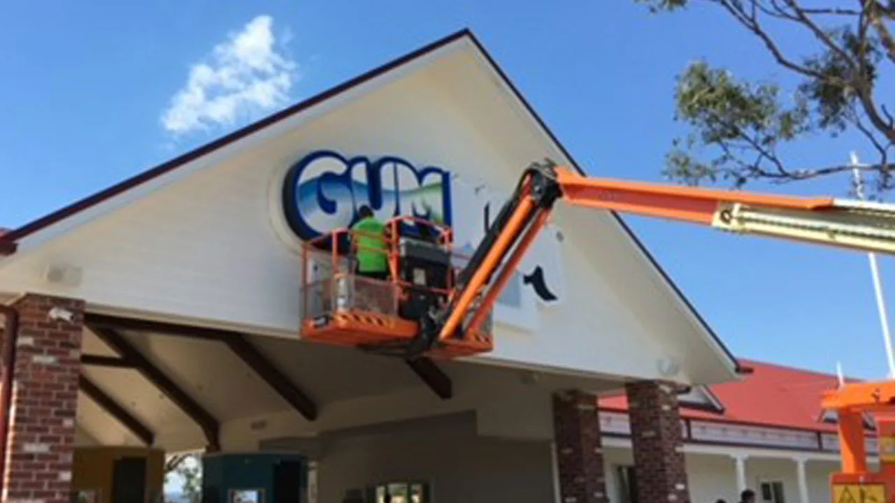 benher-signs-gumbuya-world-entrance-installation-fabrication-crane-9 Gumbuya World Signs Project by BENHER - BENHER